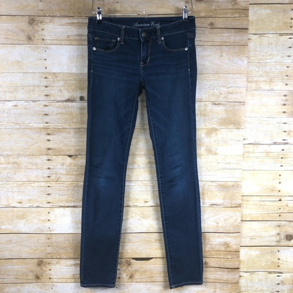 American Eagle super stretch dark‎ wash mid rise skinny leg jeans in a size 4